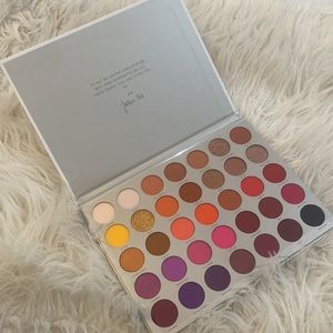 Jaclyn Hill Volume II Eyeshadow palette By Morphe